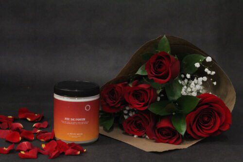 12 roses rouges et chandelle Feu de foyer